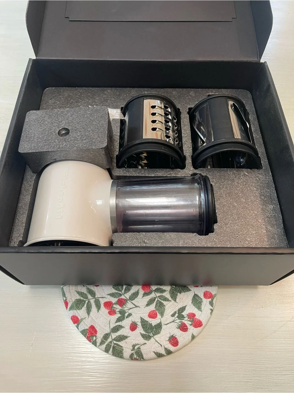 KitchenAid Fresh Prep Slicer/Shredder Attachment used once all 5 pieces included